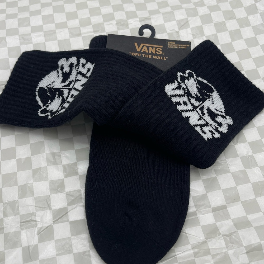 Vans Major Type Crew Socks (1 pair)
with jacquard art of a sinister skull - Picture 6 of 16